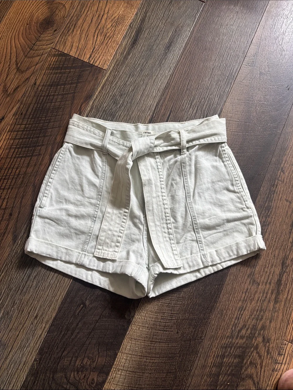 Billabong Light Wash High-Waist Denim Belted Shorts Tie Waist Cuffed Sz 28 Jorts